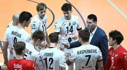 Hráči Komárna počas zápasu.