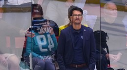 Hlavný tréner HC Slovan Bratislava Bradley Tapper.