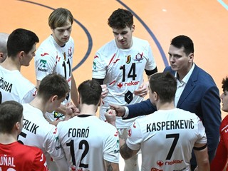 Hráči Komárna počas zápasu.