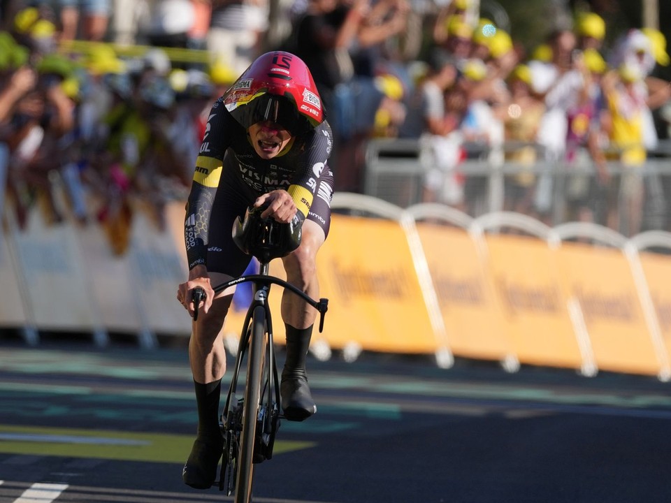 Jonas Vingegaard počas 1. etapy na Tour de France 2026. 