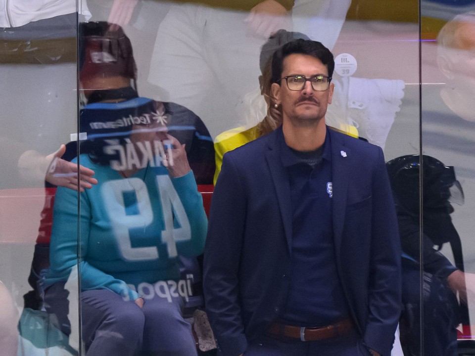 Hlavný tréner HC Slovan Bratislava Bradley Tapper.
