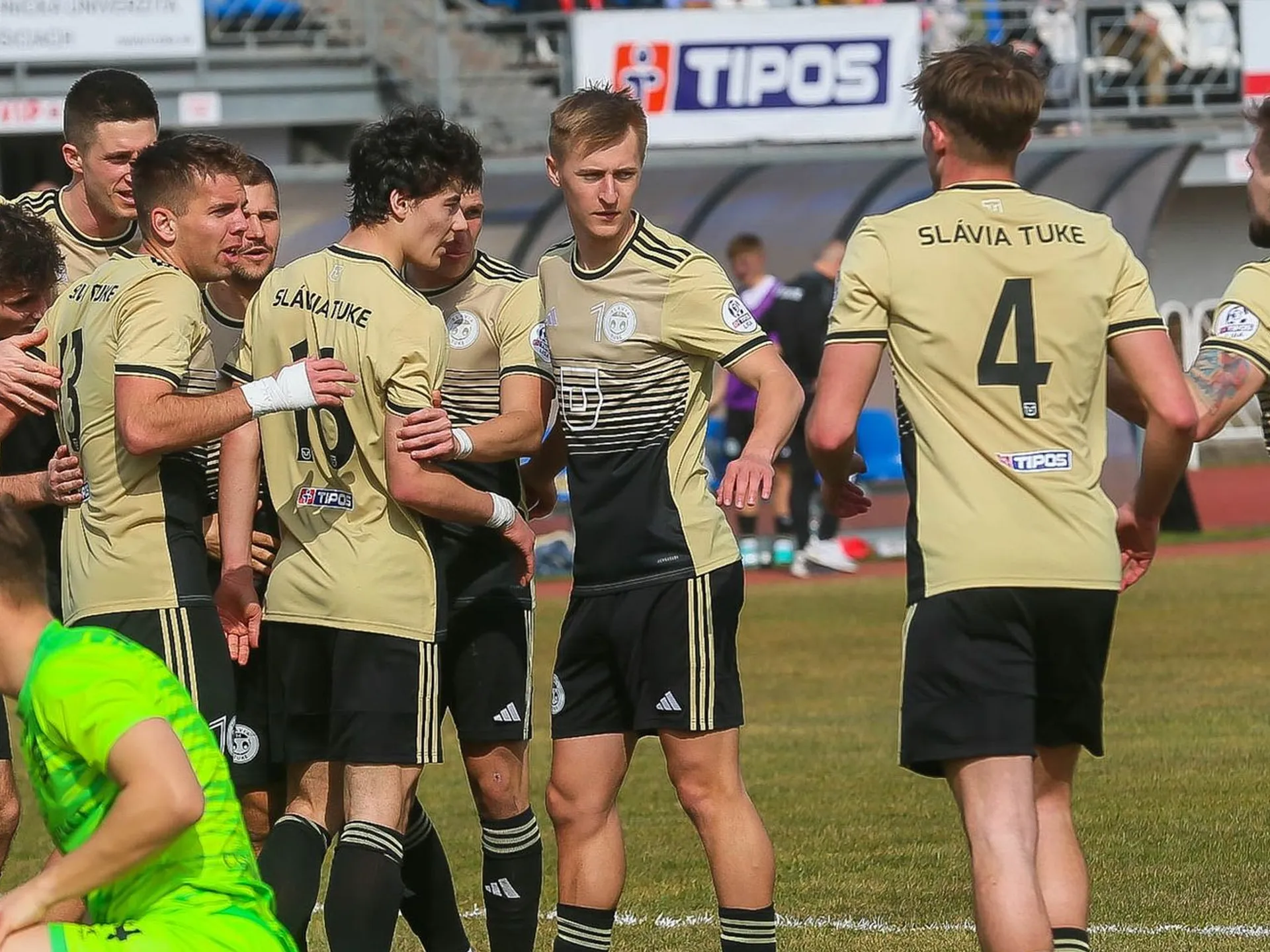 TIPOS III. LIGA VÝCHOD – Náskok Slávie už deväťbodový, Vranov spoznal ďalšieho premožiteľa