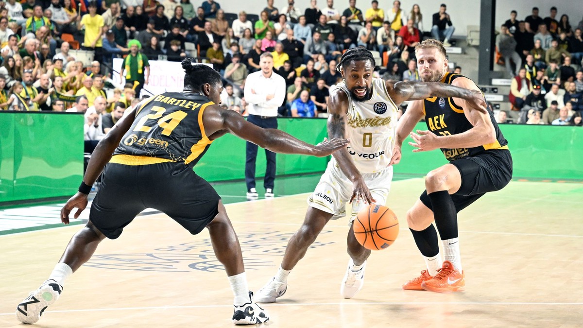 Momentka zo zápasu F-skupiny 3. kola skupinovej fázy LM v basketbale mužov Patrioti Levice - AEK BC Atény.