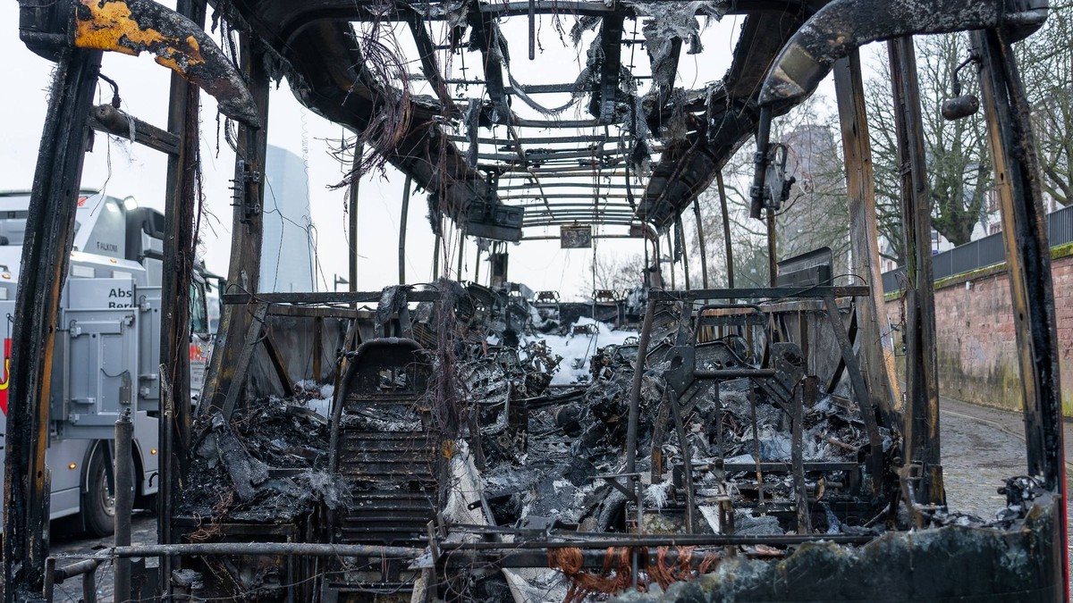 Zhorený autobus Hallescher FC.