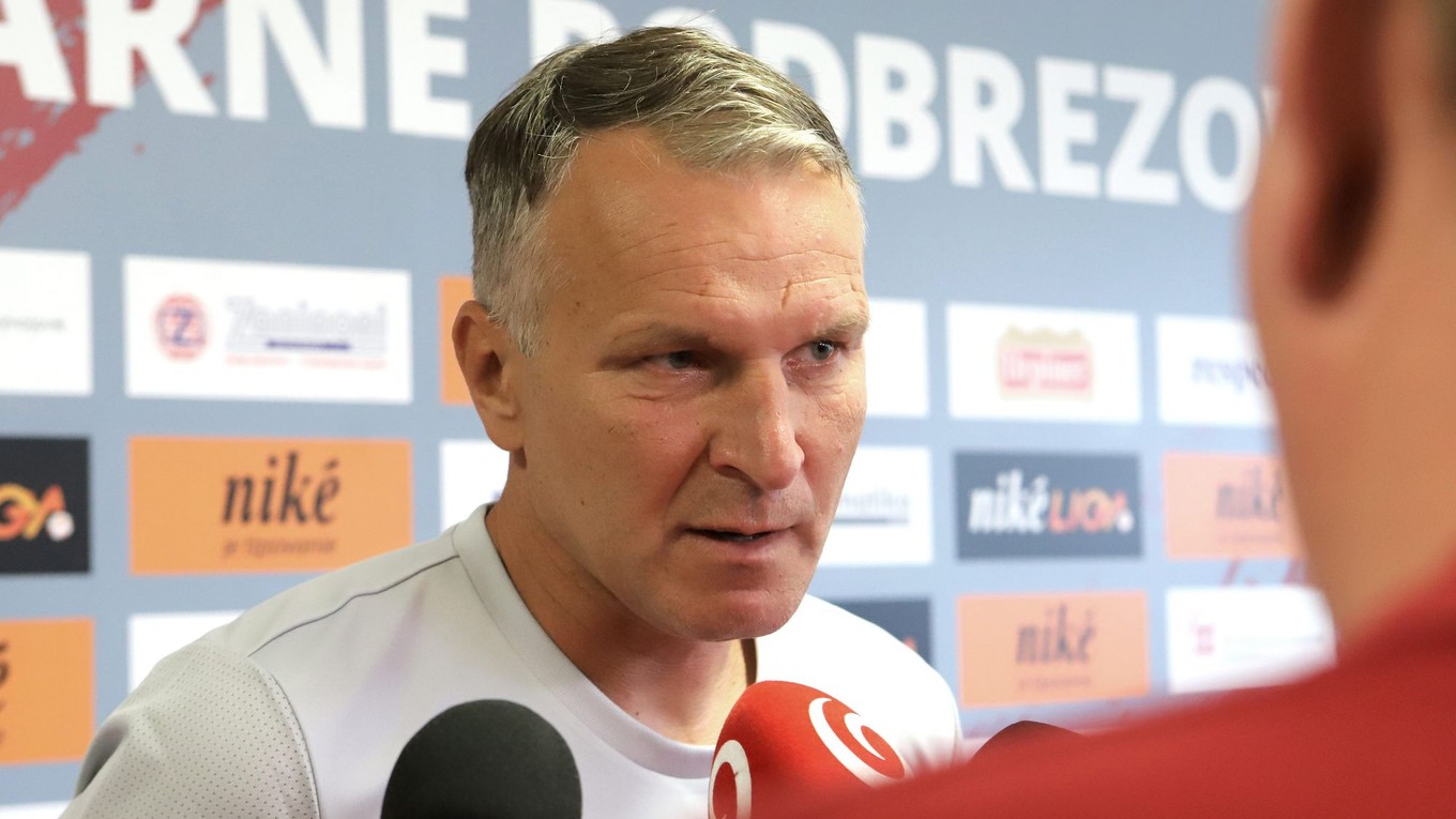Hlavný tréner  FK Železiarne Podbrezová Roman Skuhravý.