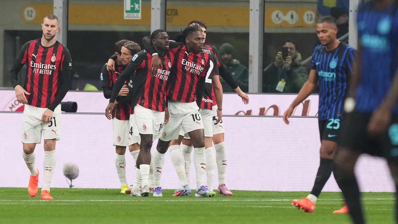 AC Miláno oslavuje gól.