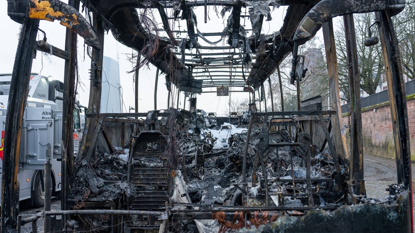 Zhorený autobus Hallescher FC.