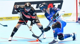 Matúš Korbáš (Slovensko) na buly v zápase A-skupiny Švajčiarsko - Slovensko na MS mužov v hokejbale