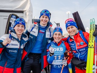 Slovenskí biatlonisti počas miešanej štafety v estónskom Otepää.