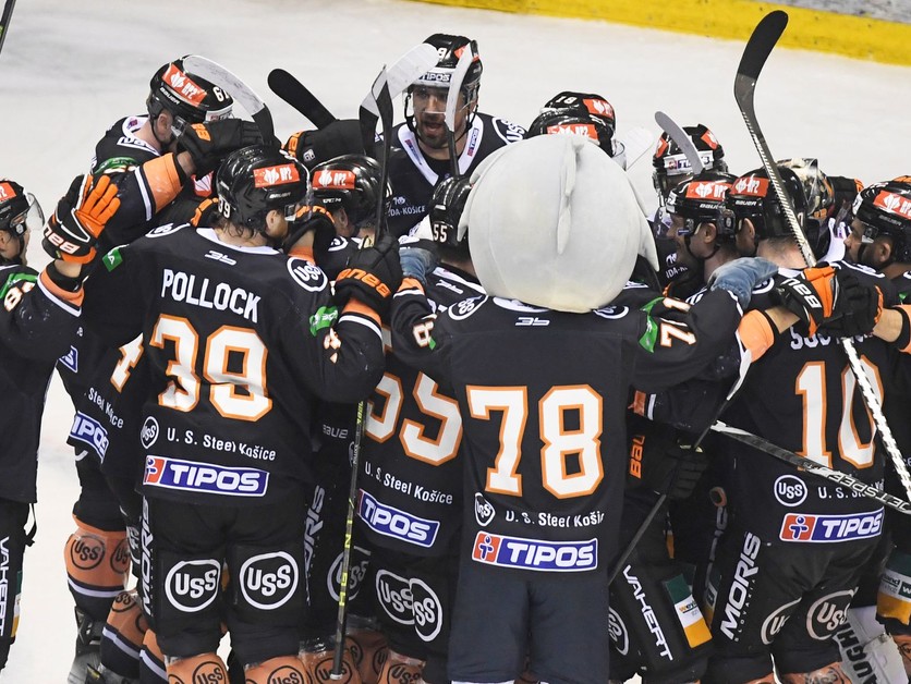 Na snímke hráči Košíc po výhre v prvom zápase semifinále play-off hokejovej Tipos extraligy HC Košice - HK Dukla INGEMA Michalovce.