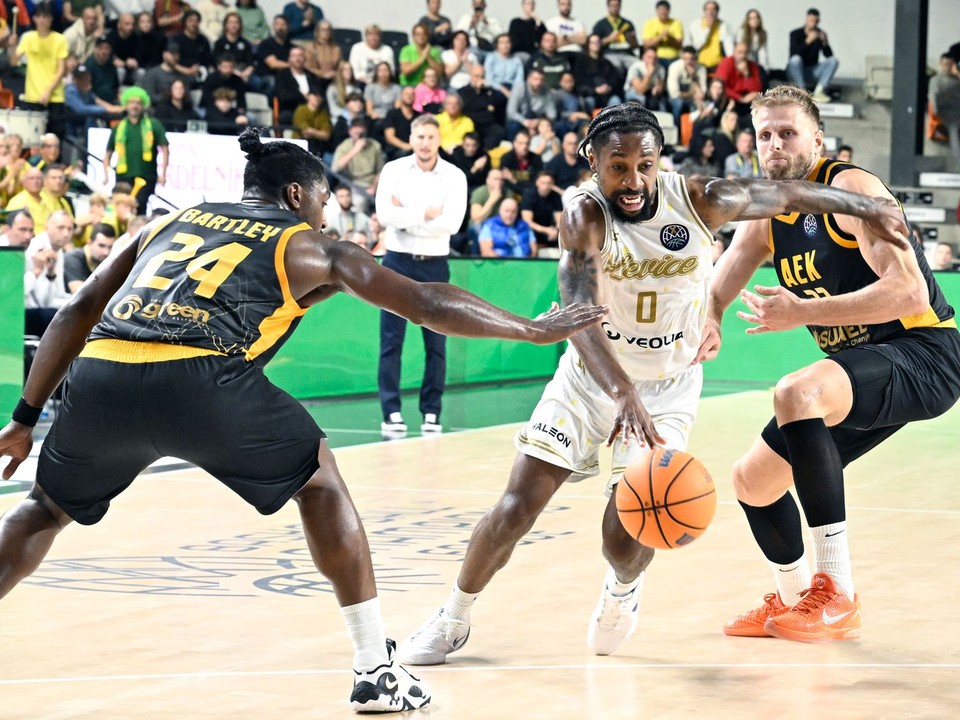 Momentka zo zápasu F-skupiny 3. kola skupinovej fázy LM v basketbale mužov Patrioti Levice - AEK BC Atény.