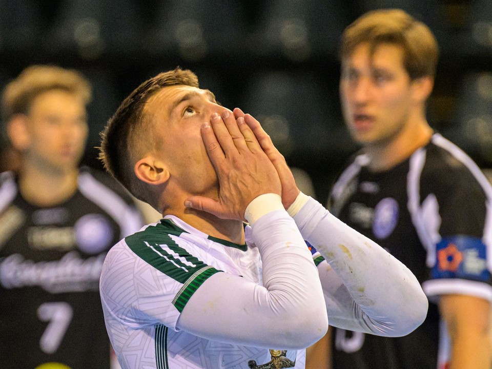 Na snímke Josef Hozman (Prešov) reaguje počas počas zápasu 1. kola D-skupiny Európskej ligy EHF  v hádzanej mužov Tatran Prešov – Bergischer HC.
