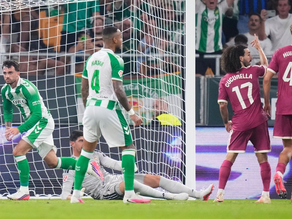 Parrott oslavuje gól proti Realu Madrid.