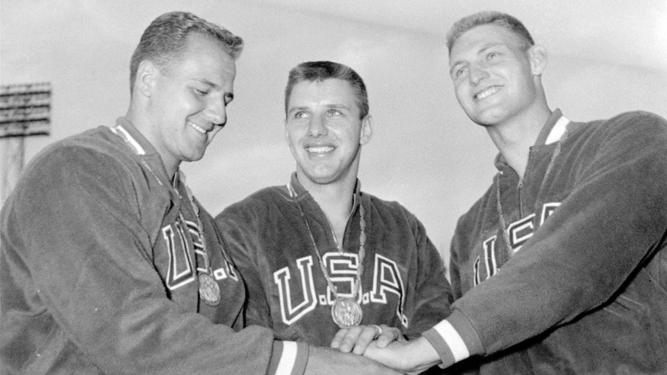 Medailisti v hode diskom z OH 1960. Zľava Richard Babka, Al Oerter a Richard Cochran