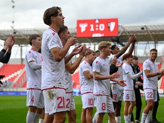 Po šlágri kola Trenčín B – Myjava (1:0) ďakovačka víťazných Trenčanov na hlavnom štadióne.