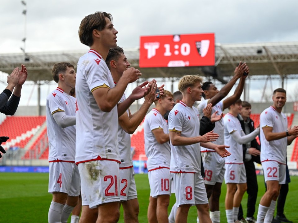 Po šlágri kola Trenčín B – Myjava (1:0) ďakovačka víťazných Trenčanov na hlavnom štadióne.