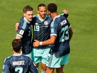 Futbalisti Nemecka oslavujú gól na MS 2026.