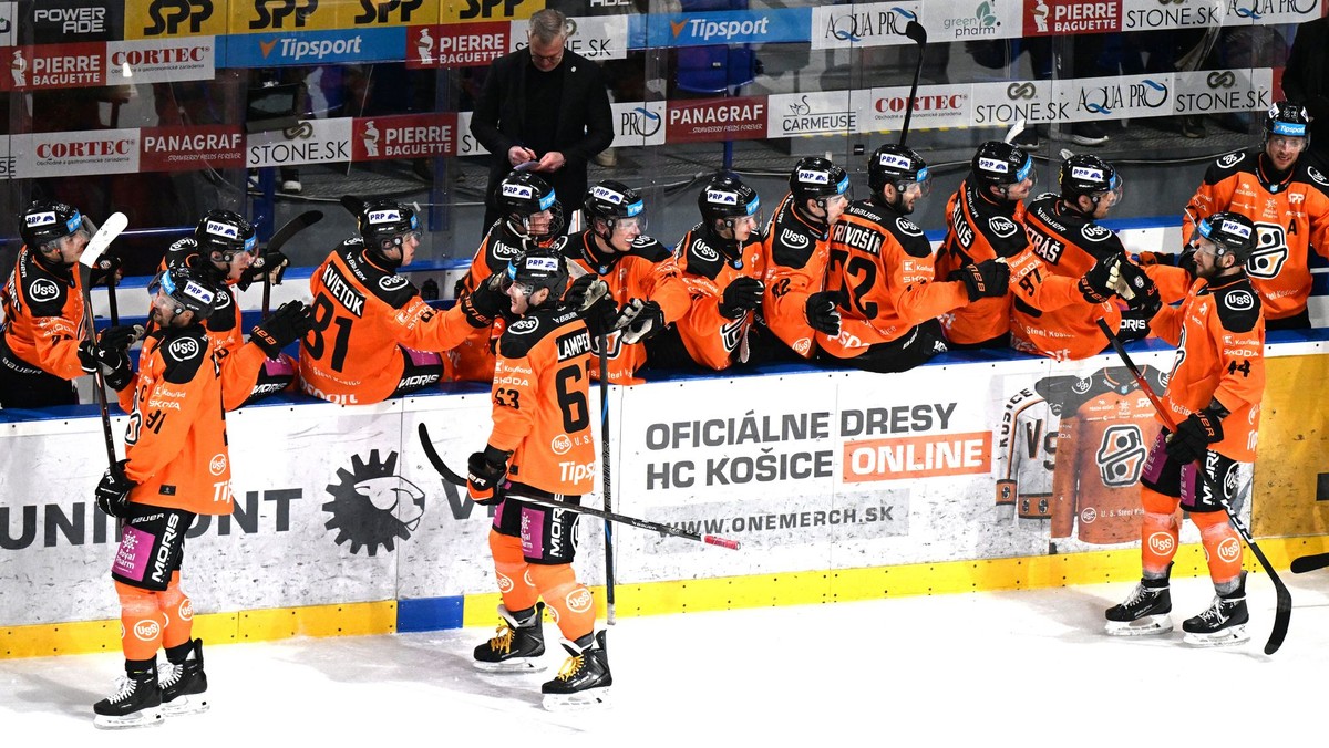 Gólová radosť hráčov Košíc počas zápasu hokejovej Tipsport ligy.