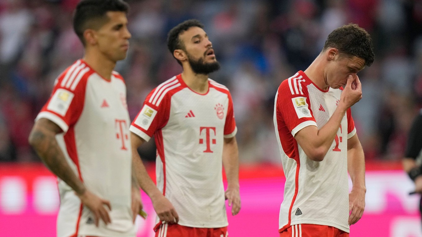 Smútok hráčov Bayernu Mníchov. 