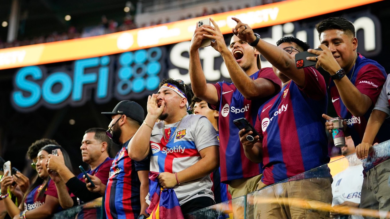 Fanúšikovia FC Barcelona.