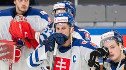 Slovenskí hokejisti po prehre s Nemeckom.