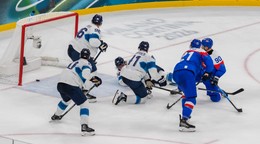 Kapitán Slovenska Tomáš Tatar (90) sa teší z gólu na 4:1 proti tímu Fínska.