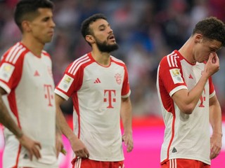 Smútok hráčov Bayernu Mníchov. 