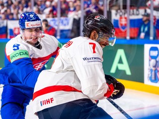 Šimon Nemec a Pierre-Olivier Joseph v zápase Slovensko - Kanada na MS 2023.