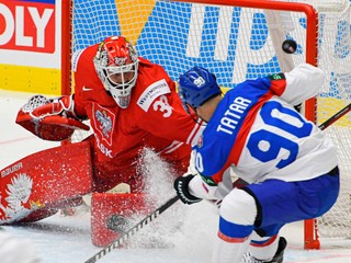 Tomáš Tatar strieľa gól v zápase Slovensko - Poľsko v skupine B na MS v hokeji 2024.