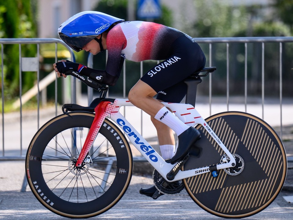 Slovenská cyklistka Viktória Chladoňová počas časovky žien U23 na ME 2026.