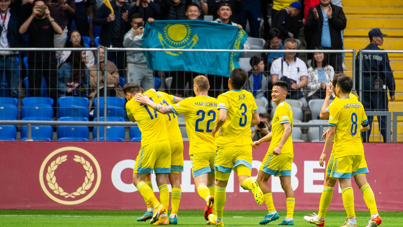 Kazachovia sa tešia po strelenom góle v zápase Kazachstan - Slovensko v Lige národov.