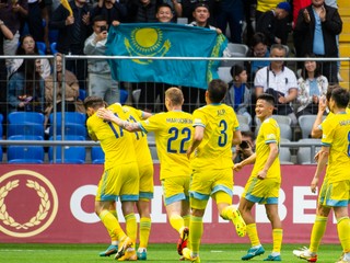 Kazachovia sa tešia po strelenom góle v zápase Kazachstan - Slovensko v Lige národov.