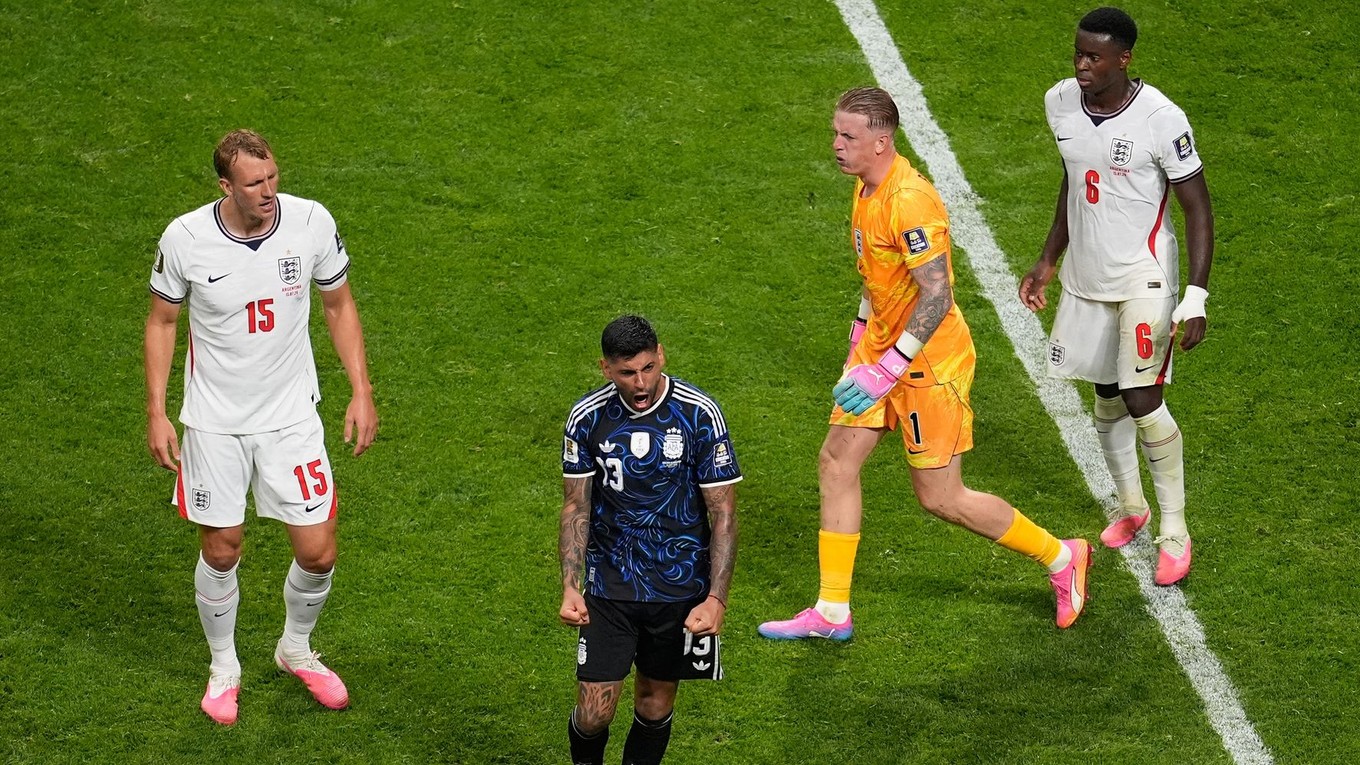 Cristian Romero najskôr sa najskôr vysmial do tváre anglickým hráčom, až potom oslavoval.