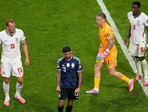 Cristian Romero najskôr sa najskôr vysmial do tváre anglickým hráčom, až potom oslavoval.