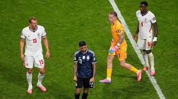 Cristian Romero najskôr sa najskôr vysmial do tváre anglickým hráčom, až potom oslavoval.