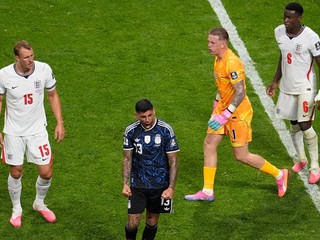Cristian Romero najskôr sa najskôr vysmial do tváre anglickým hráčom, až potom oslavoval.
