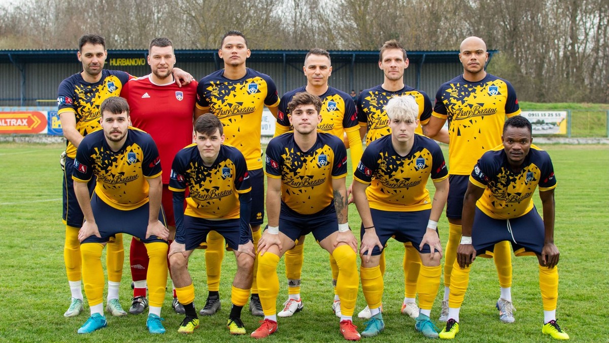 Oslávili storočnicu a vypadli. Vyhrali až v 19. kole, ďalší zostup chcú však odvrátiť