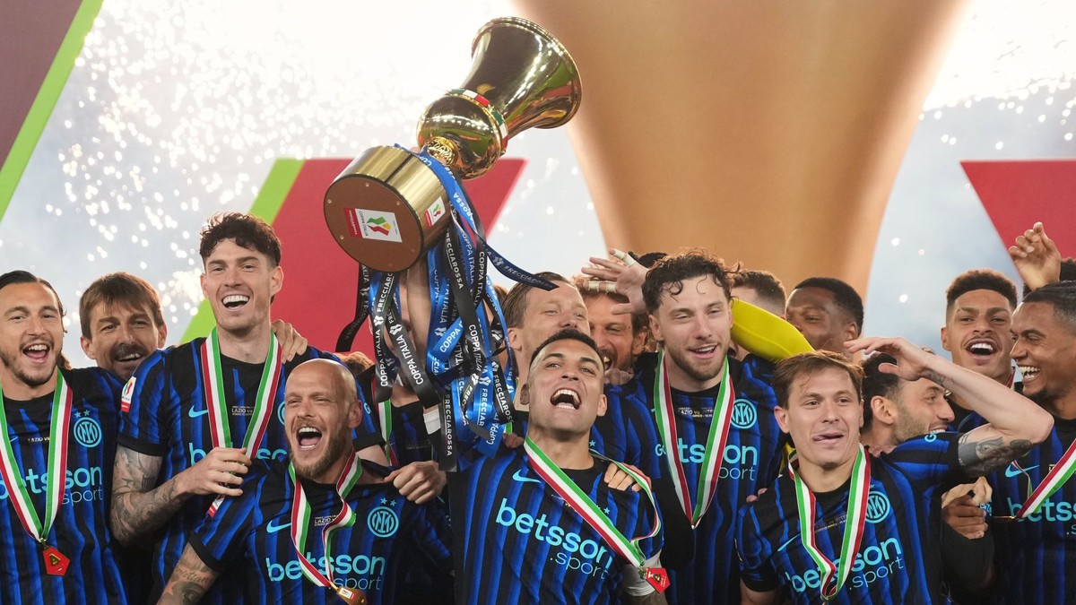 Inter Miláno oslavuje s trofejou Talianskeho pohára