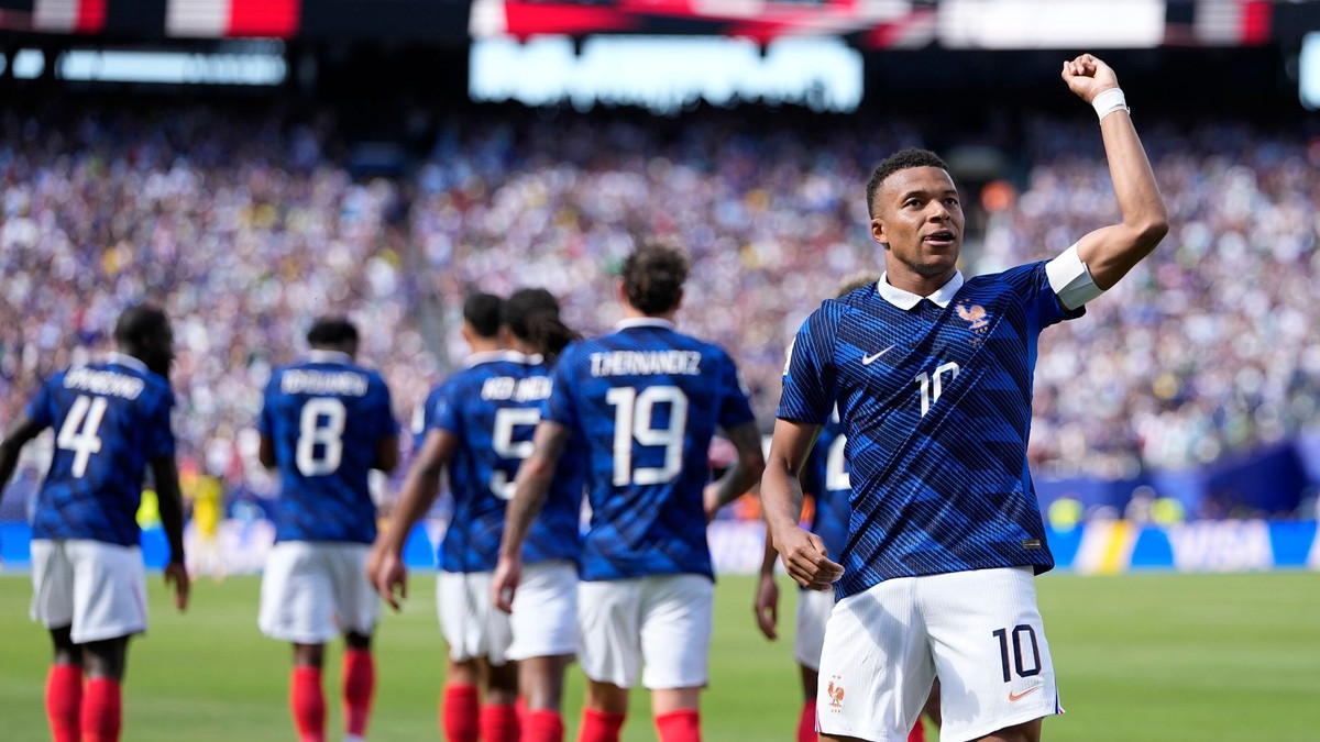 Kylian Mbappé oslavuje gól.