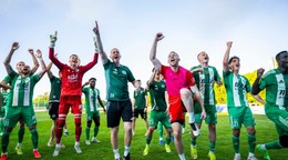Radosť hráčov FC Tatran Prešov po víťazstve a postupe do najvyššej slovenskej súťaže po zápase 24. kola MONACObet ligy na pôde FC ŠTK 1914 Šamorín.
