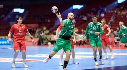 Maďarský hádzanár Adrian Sipos v zápase proti Švajčiarsku.