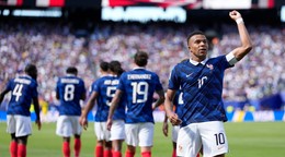 Kylian Mbappé oslavuje gól.