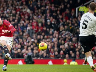 Benjamin Šeško strieľa gól