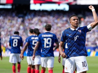 Kylian Mbappé oslavuje gól.
