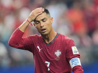 Kapitán Portugalska Cristiano Ronaldo reaguje v osemfinálovom dueli Portugalsko - Španielsko.