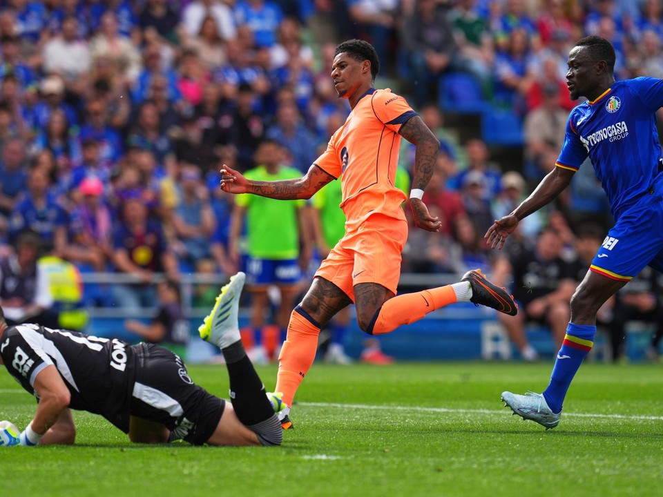 Marcus Rashford (uprostred) strieľa druhý gól proti Getafe.