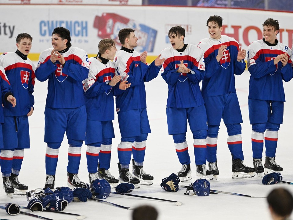 Slovenskí hokejisti do 18 rokov počas MS v hokeji U18 2026 v Trenčíne. 