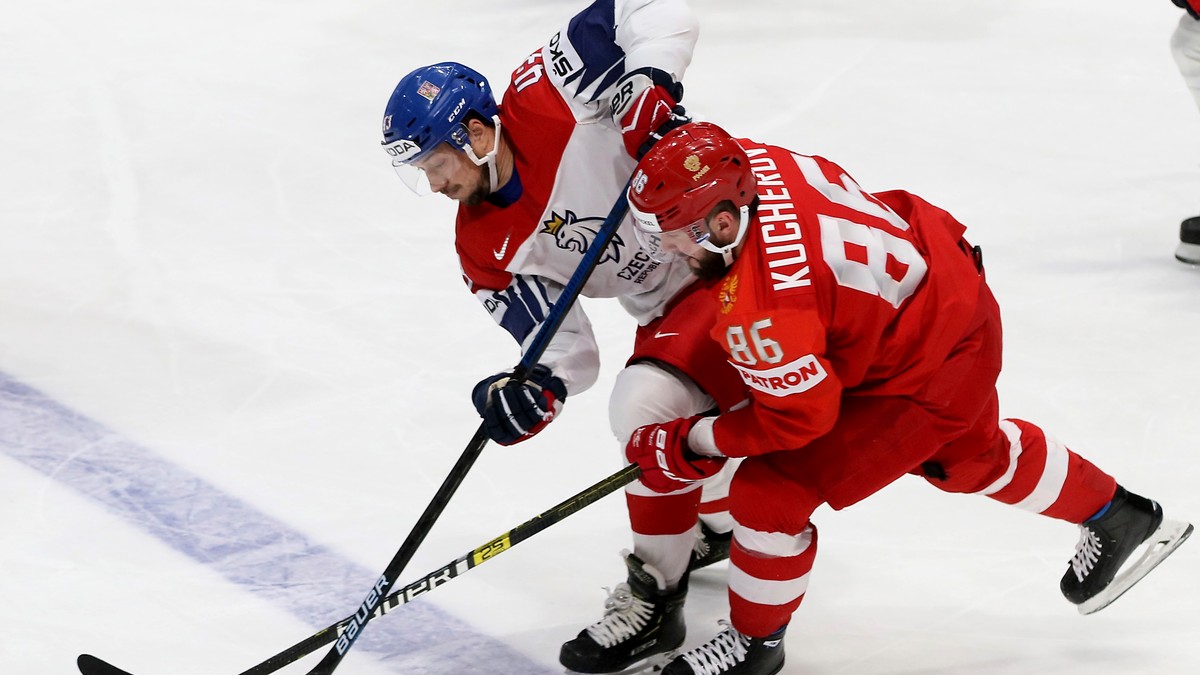 Nikita Kučerov (vpravo) v zápase Rusko - Česko na MS v hokeji 2019.