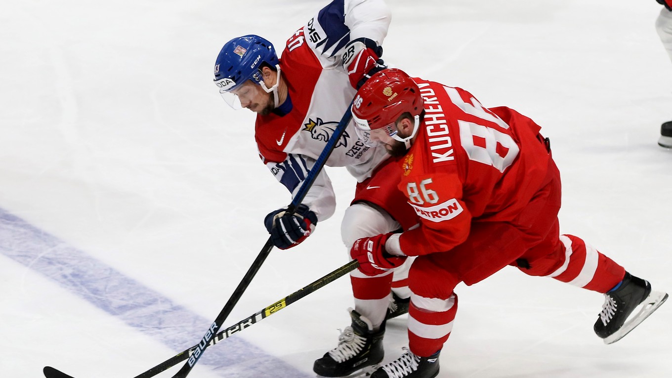 Nikita Kučerov (vpravo) v zápase Rusko - Česko na MS v hokeji 2019.