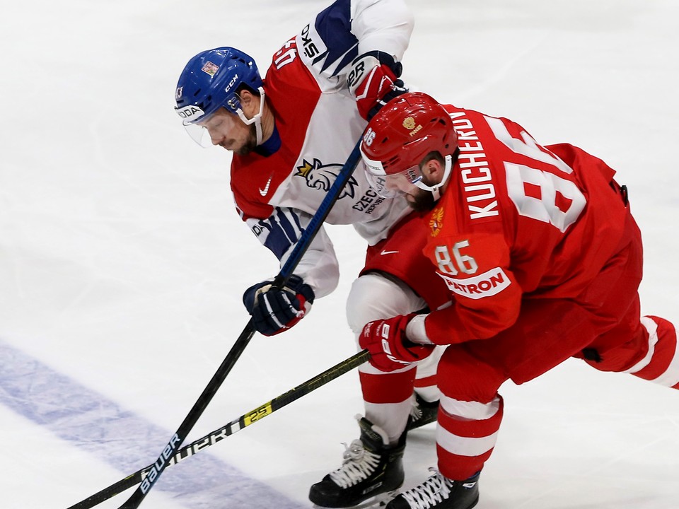 Nikita Kučerov (vpravo) v zápase Rusko - Česko na MS v hokeji 2019.